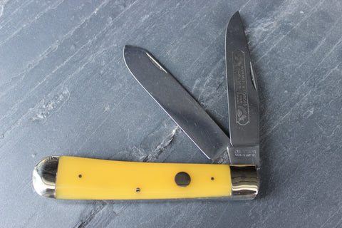 Vintage Large Trapper Pattern with Yellow Plastic Handles with Straight Line Markings