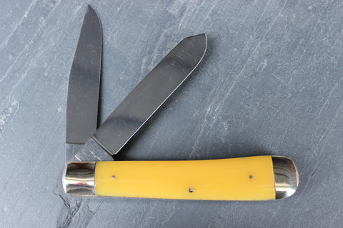 Vintage Large Trapper Pattern with Yellow Plastic Handles with Straight Line Markings
