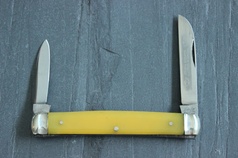Vintage Congress Pattern with Yellow Plastic Handles 54Y